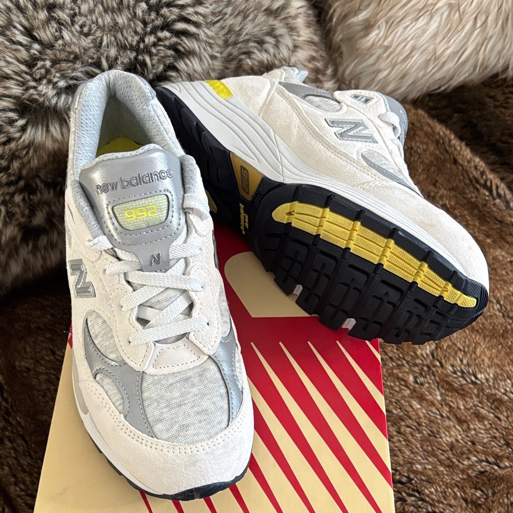 New Balance 992 Made in USA Suede Sneakers Suede Chalk Women’s 9.5